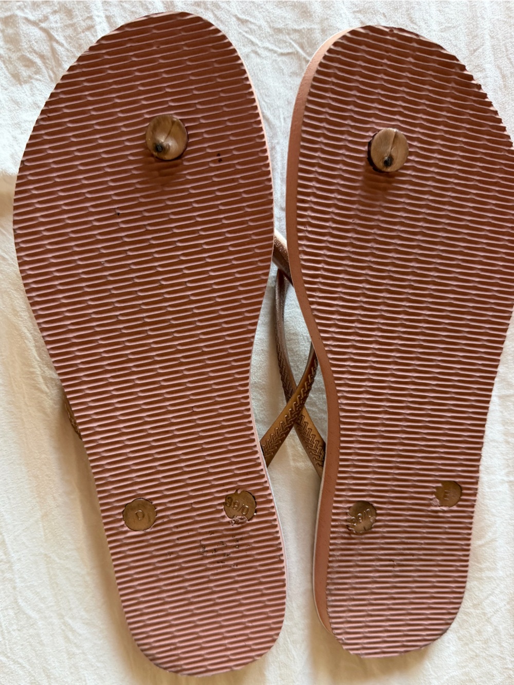 Havaianas Women's slim Pink Floral & Leopard Sandals with Gold Straps - Picture 3 of 4